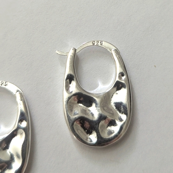 925 Sterling Silver Hoop Earrings Hammered Modern Elegant Quiet Luxury - Picture 3 of 4
